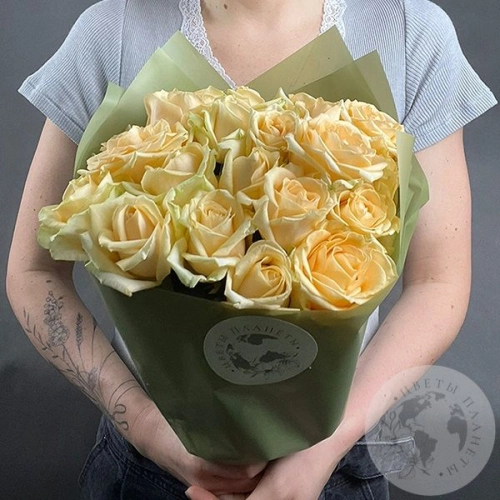 21 роза кремовая 60 см. в магазине Цветы Планеты