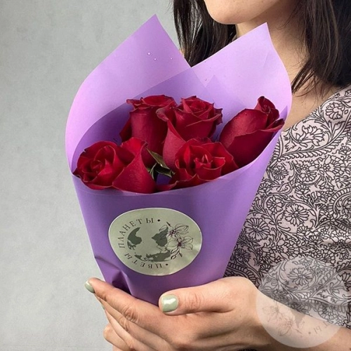 5 роз бордовых 60 см. в магазине Цветы Планеты