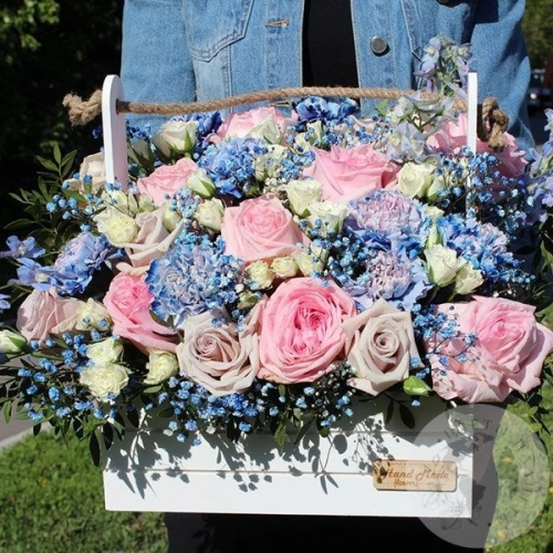 Композиция из роз в ящике "Летняя сказка" в магазине Цветы Планеты Композиция из роз в ящике "Летняя сказка" в магазине Цветы Планеты