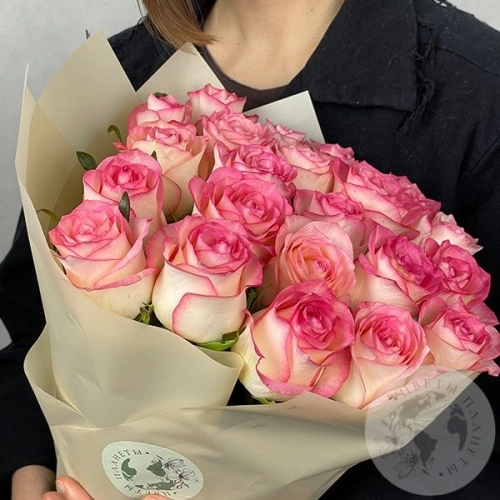 21 роза бело-розовая 70 см. в магазине Цветы Планеты