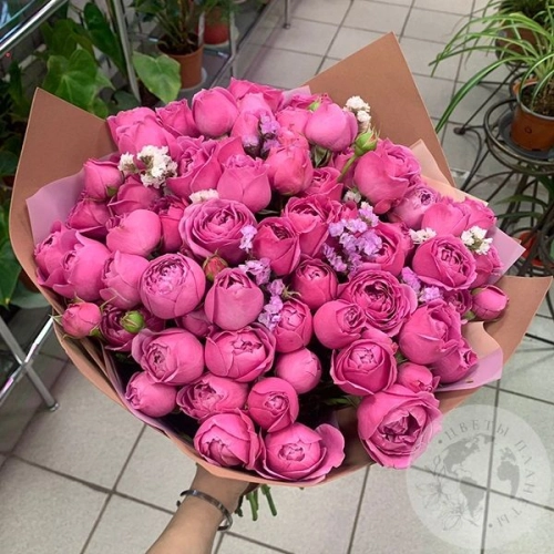 Букет из кустовых роз "Впечатление" в магазине Цветы Планеты