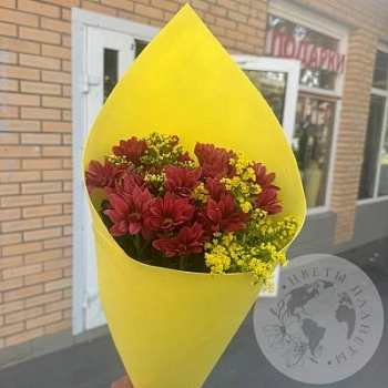 Букет их хризантем кустовых и солидаго Букет их хризантем кустовых и солидаго