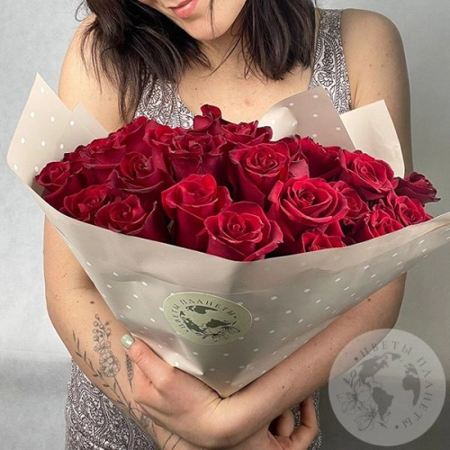 21 роза бордовая 60 см. в магазине Цветы Планеты
