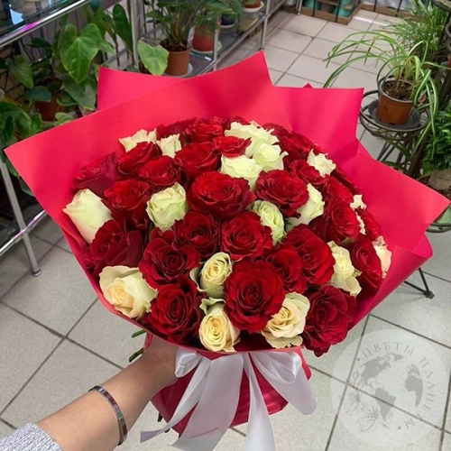 Букет из 51 розы микс 40 см. в магазине Цветы Планеты Букет из 51 розы микс 40 см.