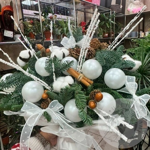 Букет на Новый год в магазине Цветы Планеты