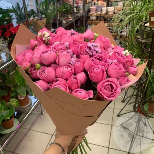 Букет из кустовых роз "Впечатление" в магазине Цветы Планеты