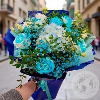 Букет роз, эустомы и гортензии 