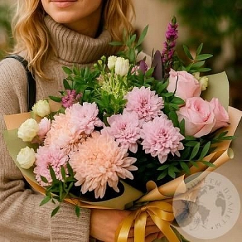 Букет из альстромерий, эустому и роз