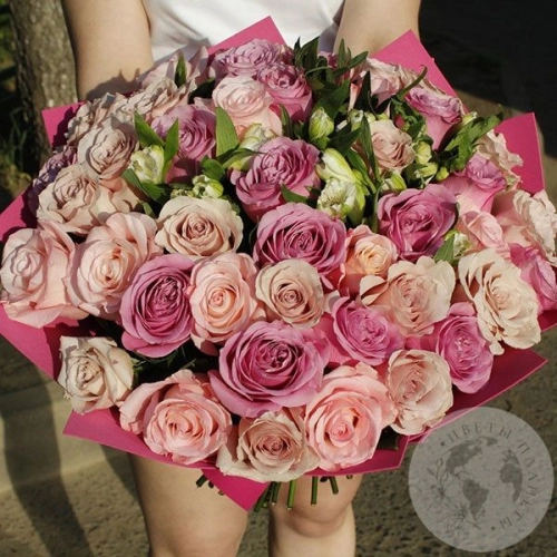 Букет из роз и альстромерий "Шикарный" в магазине Цветы Планеты