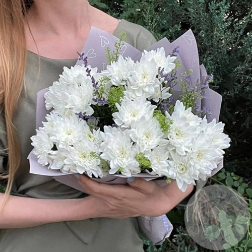 Букет из белых хризантем, лимониумов и грин белла в магазине Цветы Планеты