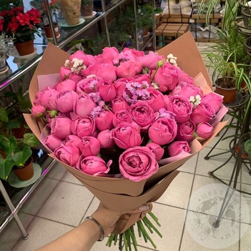 Букет из кустовых роз "Впечатление" в магазине Цветы Планеты