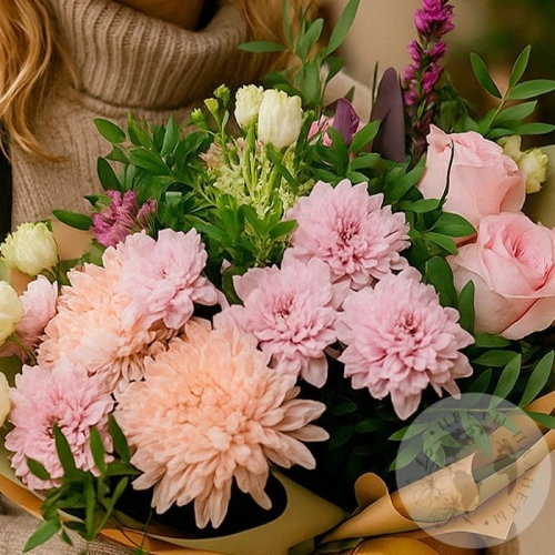 Букет из альстромерий, эустому и роз в магазине Цветы Планеты