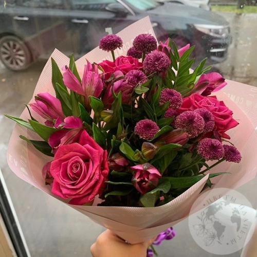 Букет из роз и альстромерий "Улыбка" в магазине Цветы Планеты