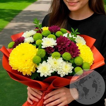 Букет из кустовых и одноголовых хризантем Букет из кустовых и одноголовых хризантем