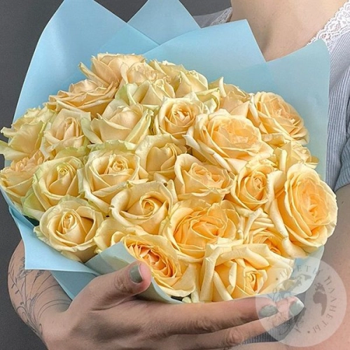 25 роз кремовых 60 см. в магазине Цветы Планеты