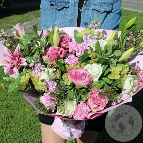 Букет из роз, альстромерий, лилий и гвоздик в магазине Цветы Планеты