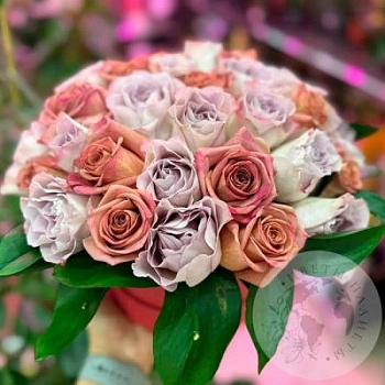 Композиция из 37 роз в коробке