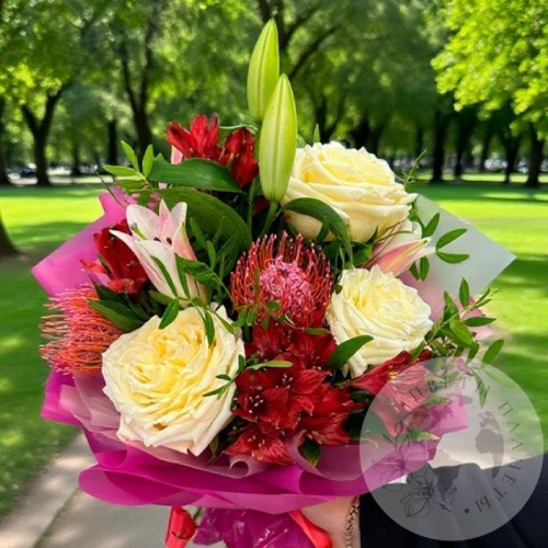 Букет из лилий, роз и фисташки в магазине Цветы Планеты