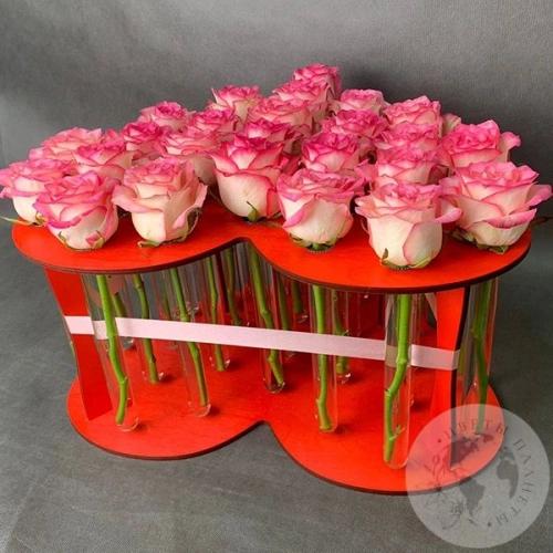 Роза белая в колбе 25 шт. "Сердце" в магазине Цветы Планеты