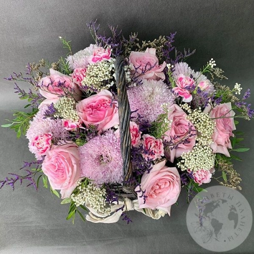 Корзина роз, хризантем и гвоздик "Изысканность" в магазине Цветы Планеты