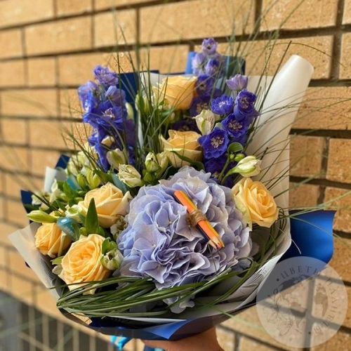 Букет из роз, альстромерий и гортензии "Чудесный день" в магазине Цветы Планеты