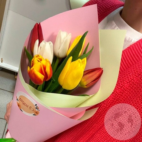 Букет из 7 тюльпанов микс в магазине Цветы Планеты Букет из 7 тюльпанов микс