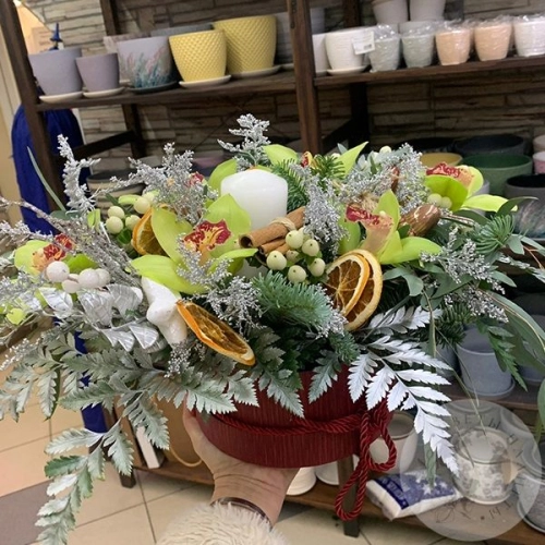 Композиция из орхидей, солидаго, эвкалипта "Свеча с орхидеей" в магазине Цветы Планеты