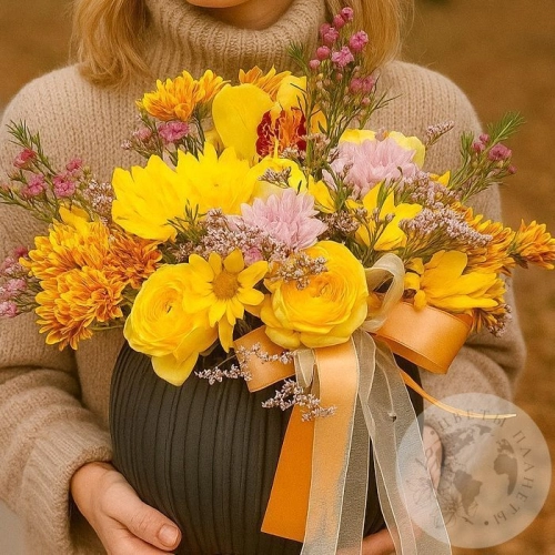 Композиция из роз в кашпо в магазине Цветы Планеты Композиция из роз в кашпо в магазине Цветы Планеты