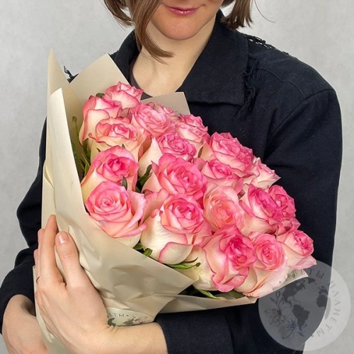 21 роза бело-розовая 70 см. в магазине Цветы Планеты