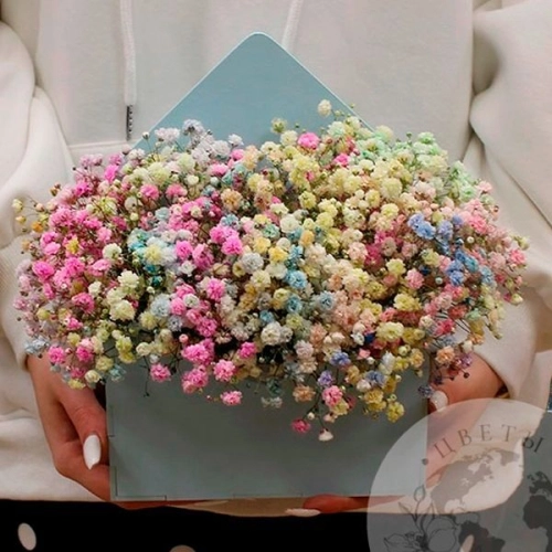 Композиция из гипсофил в деревянном ящике в магазине Цветы Планеты