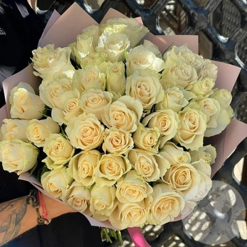 51 белая роза 40 см. в магазине Цветы Планеты