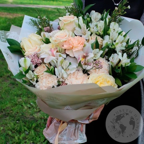 Букет из роз, гвоздики и орхидеи Букет из роз, гвоздики и орхидеи в магазине Цветы Планеты