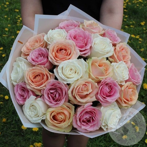 Букет из 25 роз "Океан радости" в магазине Цветы Планеты