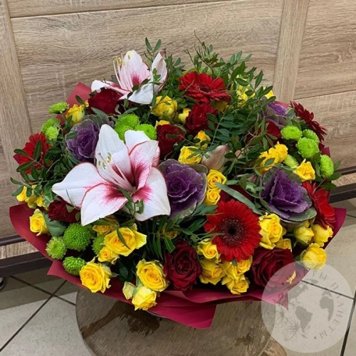 Букет из роз, гербер, сантини "Прекрасное настроение"
