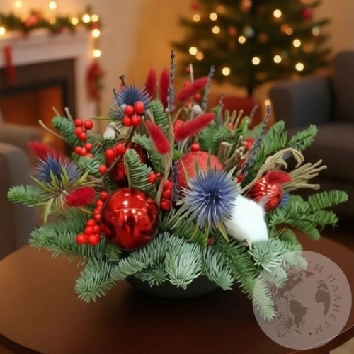 Новогодняя композиция с лавандой в кашпо в магазине Цветы Планеты