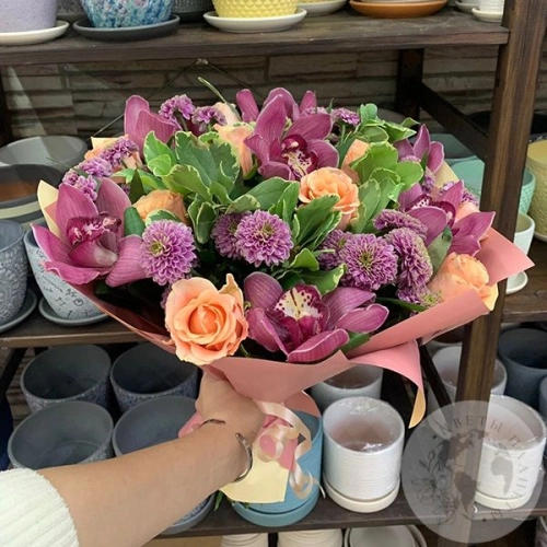 Букет из роз, орхидеи, сантини "Радость" в магазине Цветы Планеты