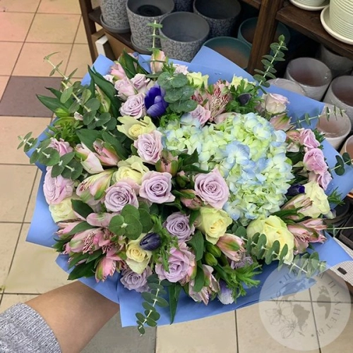 Букет из роз, гортензии, альстромерии "Чудесный"