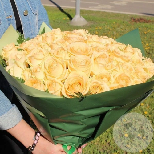 Букет из 51 розы "Летний полдень" в магазине Цветы Планеты