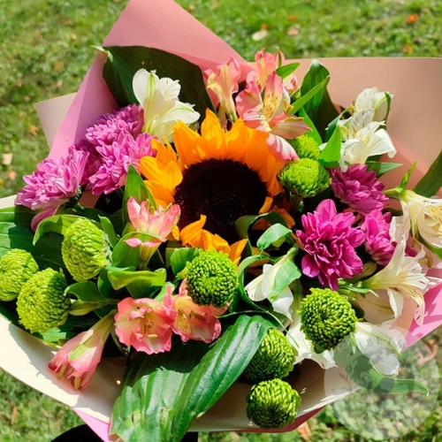 Букет с подсолнухами и хризантемами в магазине Цветы Планеты