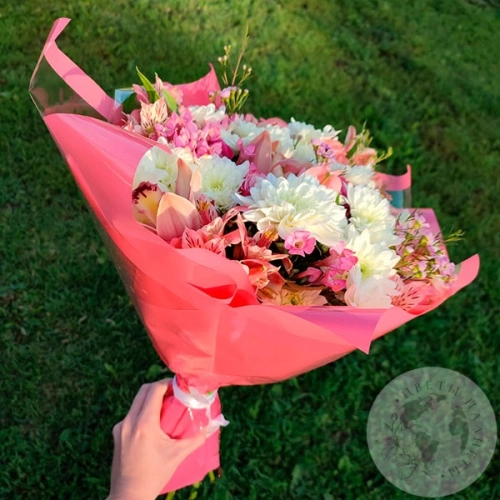 Букет из роз, альстромерий, хризантем и орхидей в магазине Цветы Планеты