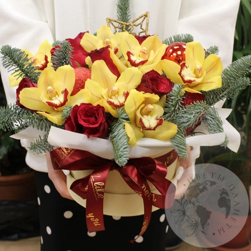 Подарки на Композиция из орхидей, нобилиса и роз в коробке в магазине Цветы Планеты