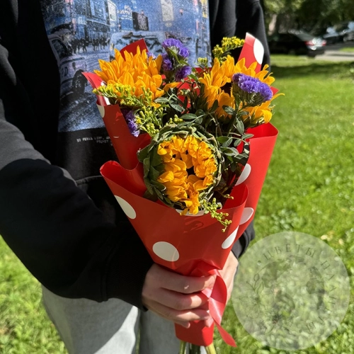 Букет с подсолнухами и фисташкой в магазине Цветы Планеты Букет с подсолнухами и фисташкой в магазине Цветы Планеты