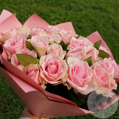 Букет из 25 роз "Нежное чувство" в магазине Цветы Планеты Букет из 25 роз "Нежное чувство" в магазине Цветы Планеты