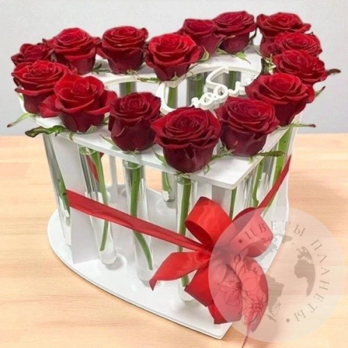 Роза красная в колбе 15 шт. в магазине Цветы Планеты