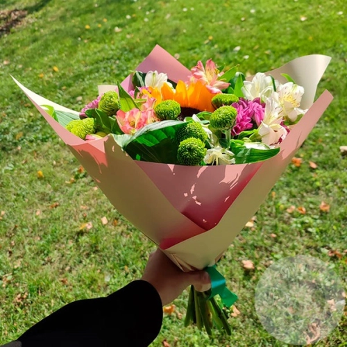 Букет с подсолнухами и хризантемами в магазине Цветы Планеты