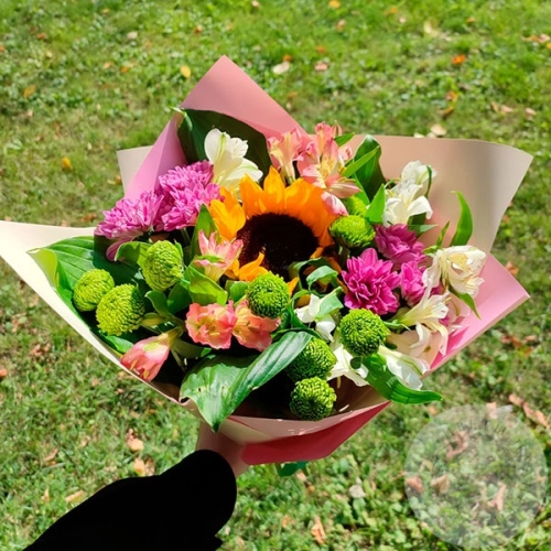 Букет с подсолнухами и хризантемами в магазине Цветы Планеты