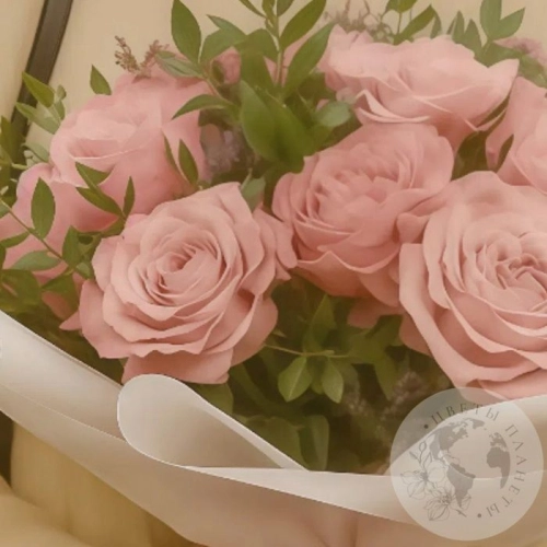 Букет из 25 роз и лимониума в магазине Цветы Планеты