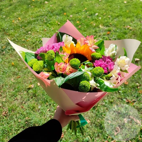 Букет с подсолнухами и хризантемами в магазине Цветы Планеты