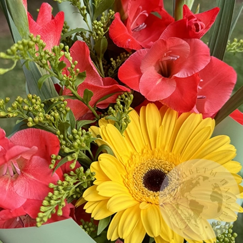 Букет к гладиолусами и герберами в магазине Цветы Планеты