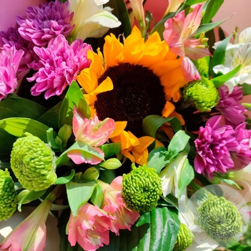 Букет с подсолнухами и хризантемами в магазине Цветы Планеты